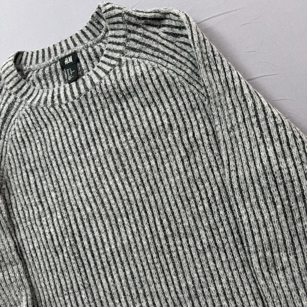 H&M‎ Mens XL Grey Black Striped Ribbed Knit Raglan Crewneck Sweater